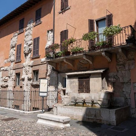 Homo Homini Lupus Lägenhet Brescia Exteriör bild